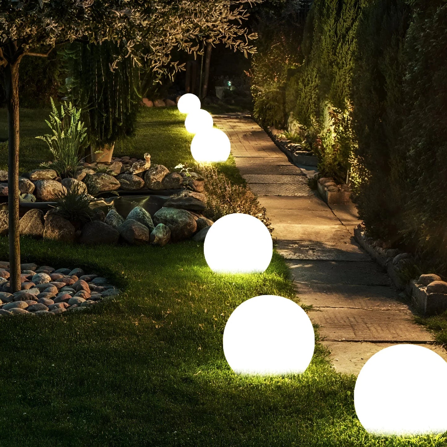 essantials – Weatherproof Garden Light