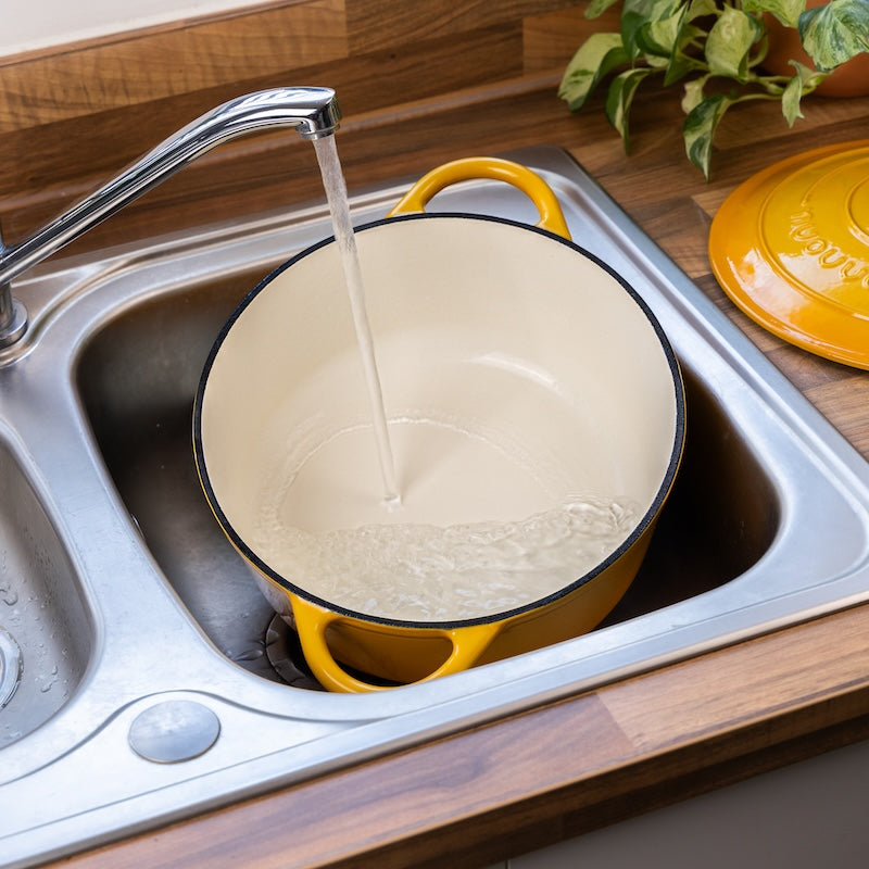 28cm Enamelled Cast Iron Dutch Oven Casserole Pot – 6L, Yellow, Nuovva