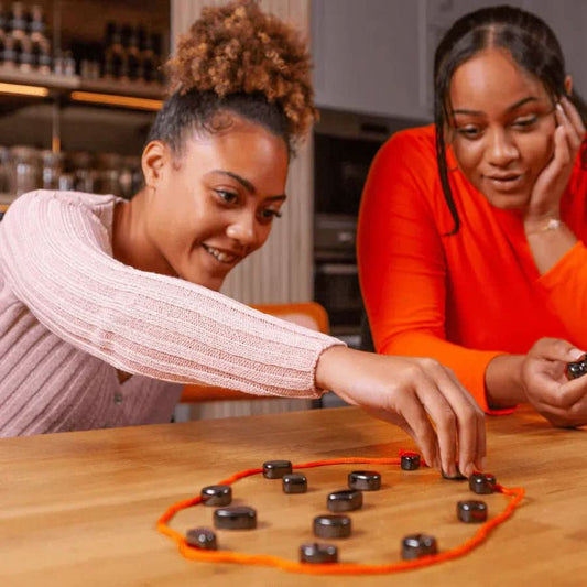 Essantials | Magnetic chess game for travelling & strategy