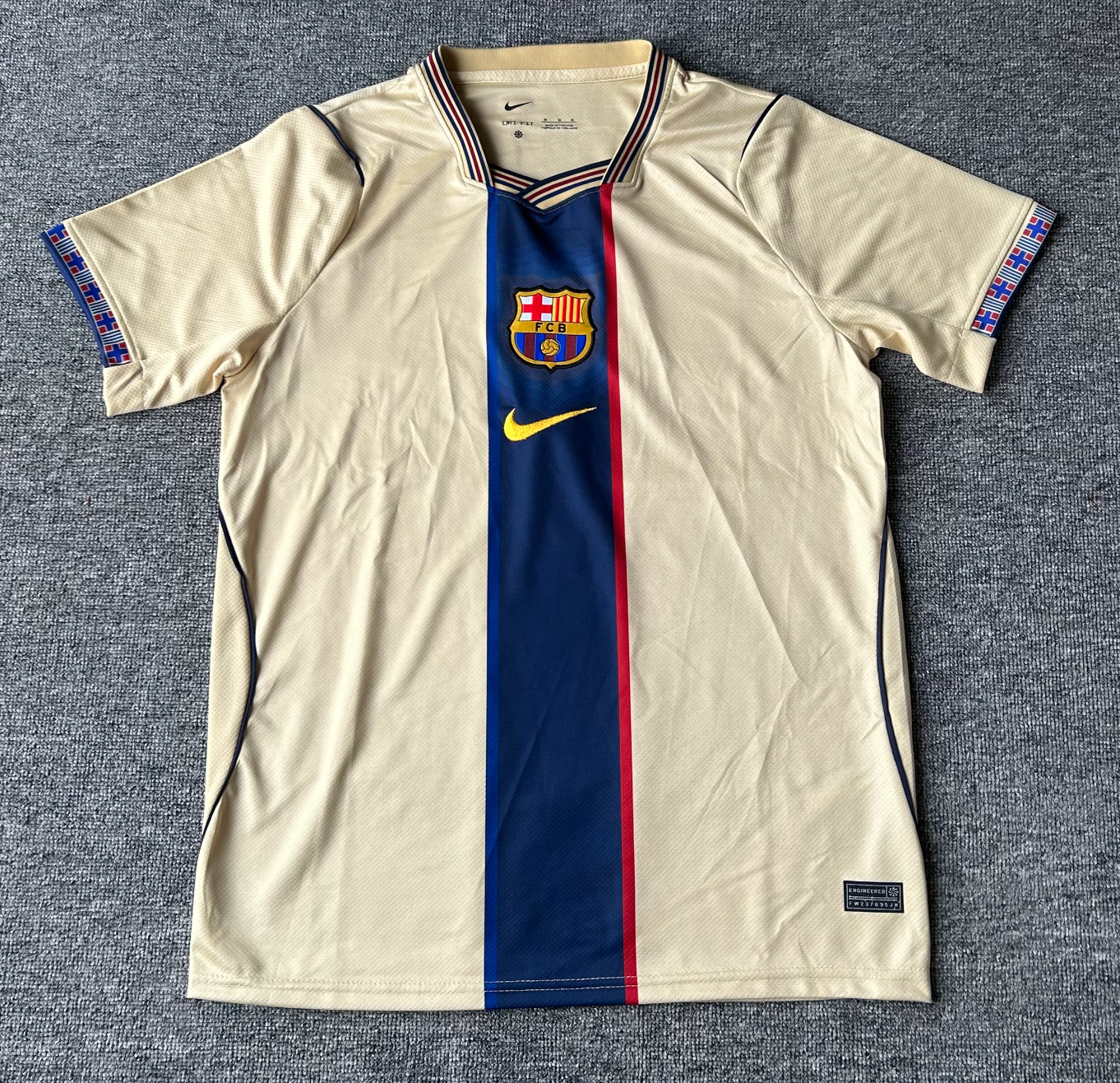 FC BARCELONA 2026/2027 RETRO INPIRED JERSEY ( BEIGE)
