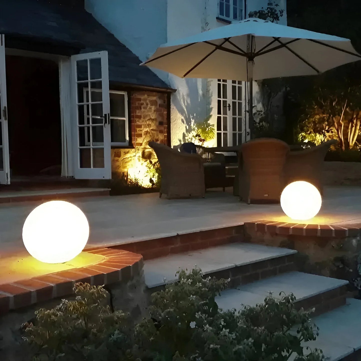 essantials – Weatherproof Garden Light